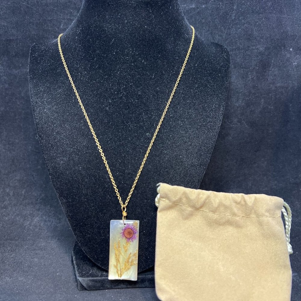 Coldwater Creek Gold Tone Cable Chain Necklace W/Dried Flower Pendant (4227)